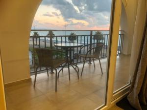 Ban công/sân hiên tại Gonio N206 Sea view Beachfront Terrace