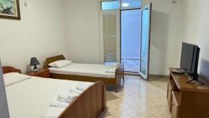 Un televizor și/sau centru de divertisment la Sea La Vie Apartments