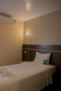 Postel nebo postele na pokoji v ubytování Garda Hotel