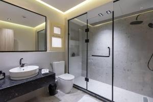 Ένα μπάνιο στο Luxury 3BR - 3 Ensuites - Pool - By Beithady - BH-26-401