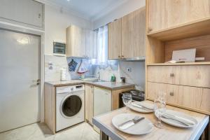 Η κουζίνα ή μικρή κουζίνα στο Central Aplotaria Apartment