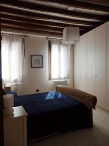 A bed or beds in a room at appartamento alla Crea