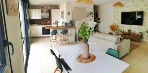 Η κουζίνα ή μικρή κουζίνα στο Appartement T2 à Porto-Vecchio