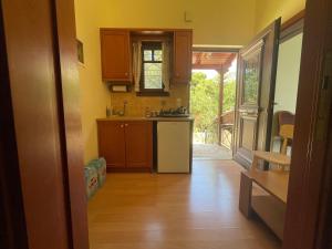 Kuchyň nebo kuchyňský kout v ubytování North Pool House