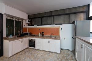 Kuchyň nebo kuchyňský kout v ubytování Gueliz family Express