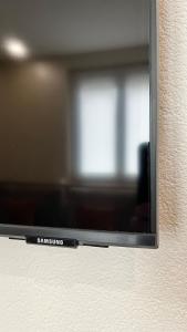 TV a/nebo společenská místnost v ubytování PRIMERA Smart
