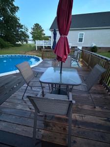 Πισίνα στο ή κοντά στο Fun Home Away From Home with Pool