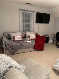 Χώρος καθιστικού στο Fun Home Away From Home with Pool