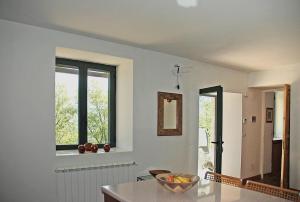 a white room with a bowl of fruit on a table at Casa Giulietta, dogs paradise in Civitella Messer Raimondo
