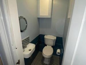 Ένα μπάνιο στο Edinburgh Seaside Apartment