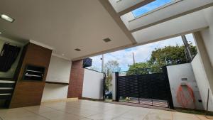 a large room with a balcony with a large window at Casa Aconchegante, 8 pessoas, 2vagas grandes in Maringá