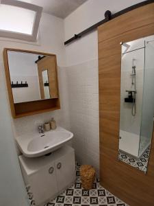 a bathroom with a sink and a mirror at Front de mer - Le Barcarès in Le Barcarès +10 photos