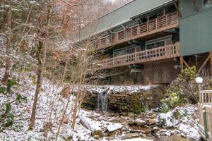 Hikers Hideaway By Avada Properties зимой