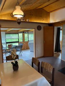 Posezení v ubytování les biches du saut des cuves