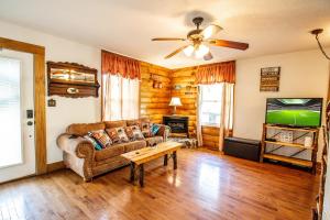 Μια τηλεόραση ή/και κέντρο ψυχαγωγίας στο Hillside Hideaway By Avada Properties