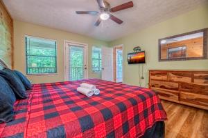 Postel nebo postele na pokoji v ubytování Four Cubs Cottage By Avada Properties