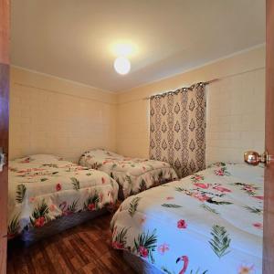 two twin beds in a room at Cabaña Vicuña in Vicuña