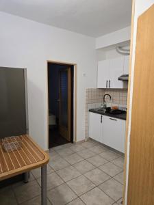 Kuchyň nebo kuchyňský kout v ubytování Apartment Knežević 2