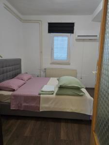 Postel nebo postele na pokoji v ubytování Apartment Knežević 2