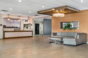 Posezení v ubytování Best Western Plus Wayland Hotel