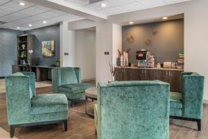 Posezení v ubytování Best Western Plus Wayland Hotel