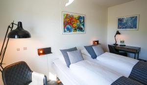 Postel nebo postele na pokoji v ubytování Østergaards Hotel