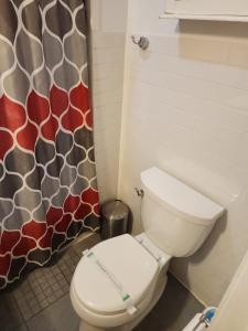 Bilik mandi di Garden Apartment