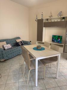 TV a/nebo společenská místnost v ubytování Angelina Apartment