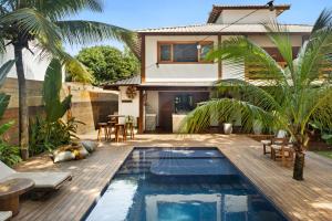 a villa with a swimming pool and a house at Casa Beija Flor - Taipu de fora - Marau in Marau