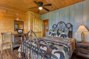 Uma cama ou camas num quarto em Edge Of Forever By Avada Properties