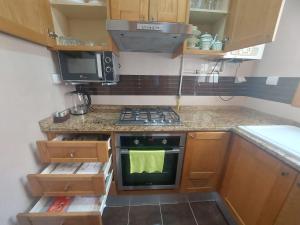 Η κουζίνα ή μικρή κουζίνα στο Appartement moderne à Ain Zaghouan - Calme & confort assuré