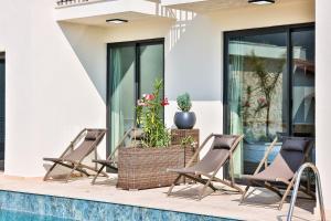 Bazén v ubytování Lyxos Hotel nebo v jeho okolí