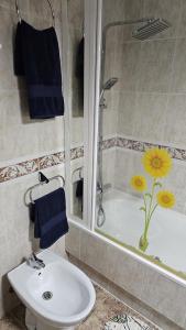 Et badeværelse på Tropicana Holiday Home + 41 billeder