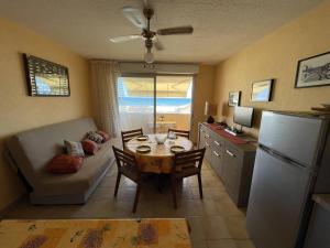 Kuchyňa alebo kuchynka v ubytovaní Appartement T2 Vue sur Mer Narbonne Plage- 5CAPA31