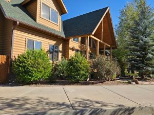 a brown house with a gambrel roof at Tree House Pinetop Az in Pinetop-Lakeside