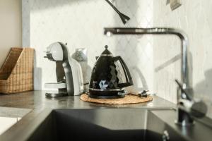 Dapur atau dapur kecil di Hanza Tower Apartment no 1704 - 17th floor, swimming pool, jacuzzi, viewing terrace