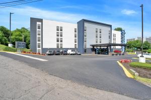 a large white building with a parking lot at Alexis Inn and Suites Hotel in Nashville