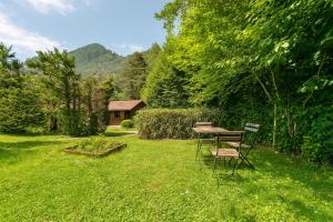 a picnic table and chairs in a yard at chalet cosy - Vallée Verte in Fillinges