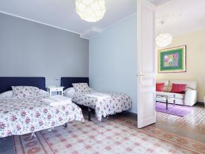 a bedroom with two beds and a couch at Apartment in Barcelona near Passeig de Gràcia in Barcelona