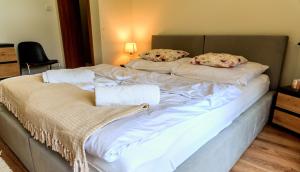 a large bed with two pillows on top of it at Apartament na Okrężnej in Świebodzin