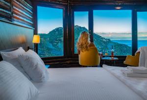 A bed or beds in a room at Assos Kartal Yuvasi Hotel