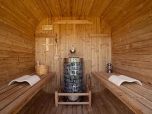 a wooden room with a barrel in a wooden cabin at Sauna & Cottage SHIOJINO - Vacation STAY 06218v in Karatsu