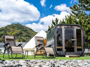 a group of chairs sitting next to a trailer at Sauna & Cottage SHIOJINO - Vacation STAY 06218v in Karatsu