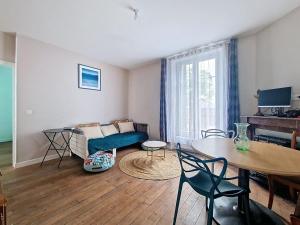 Ruang duduk di Appart 10 min de Paris