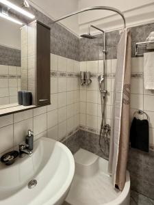 A bathroom at CW Flat