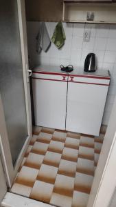 una vista aérea de una cocina con encimera en Апартамент Колев Ретро, en Varna 14 fotos más
