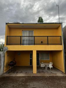 a yellow building with a table and chairs in front of it at CTA DIVISION House in Malargüe