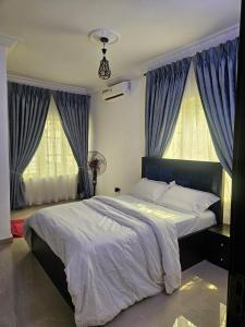 Postel nebo postele na pokoji v ubytování Ambiance abodes