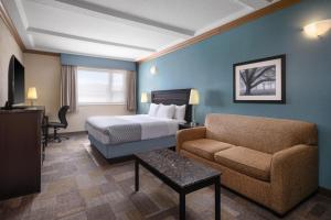 Voodi või voodid majutusasutuse Best Western Plus Kamloops Hotel toas