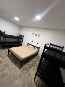 a room with two bunk beds in a room at Recanto Feitosa Taubate in Taubaté +31 photos